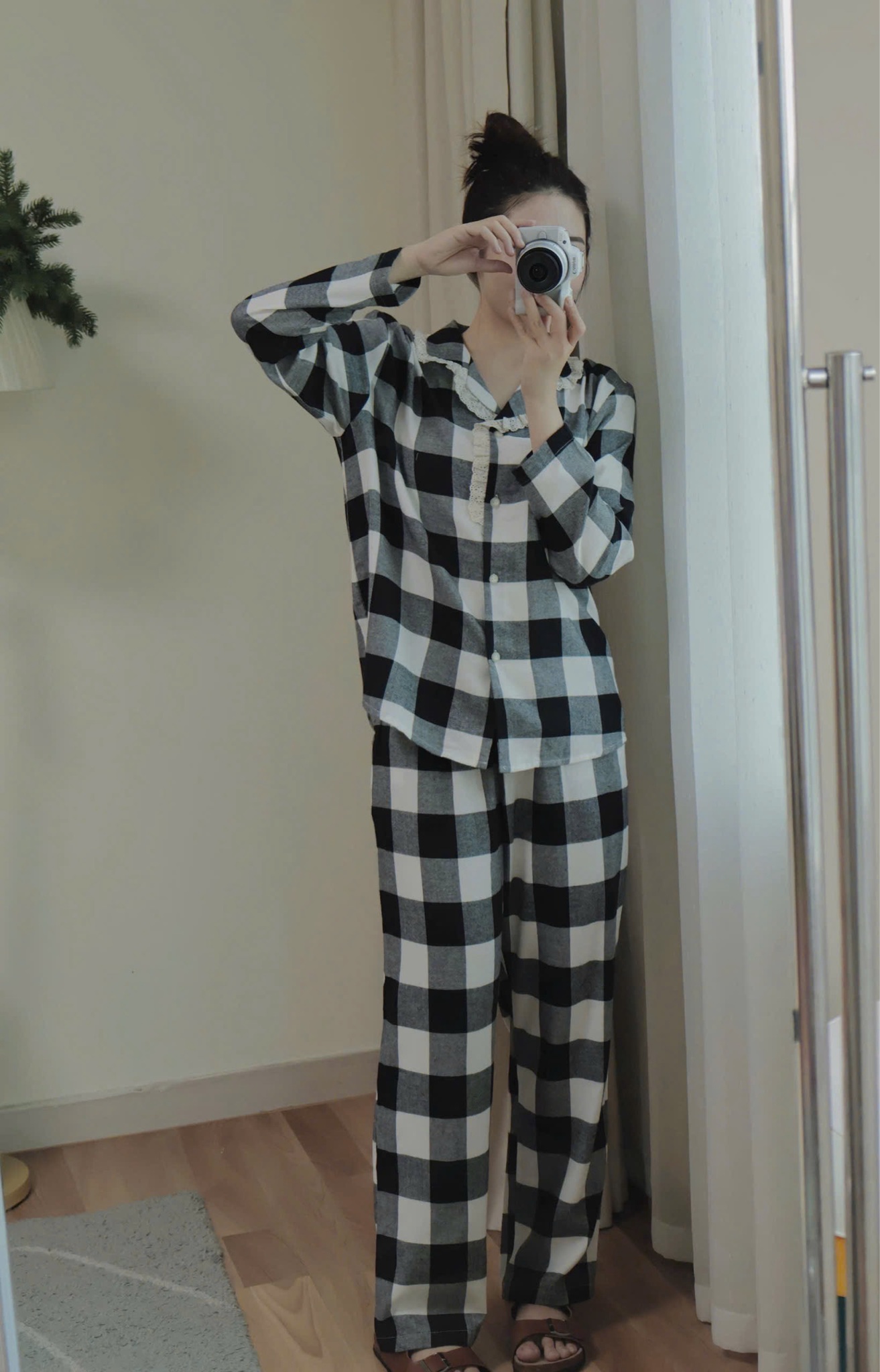 Bộ pyjama thô cà bông BeeMon kẻ caro đen trắng cho Mẹ và Bé