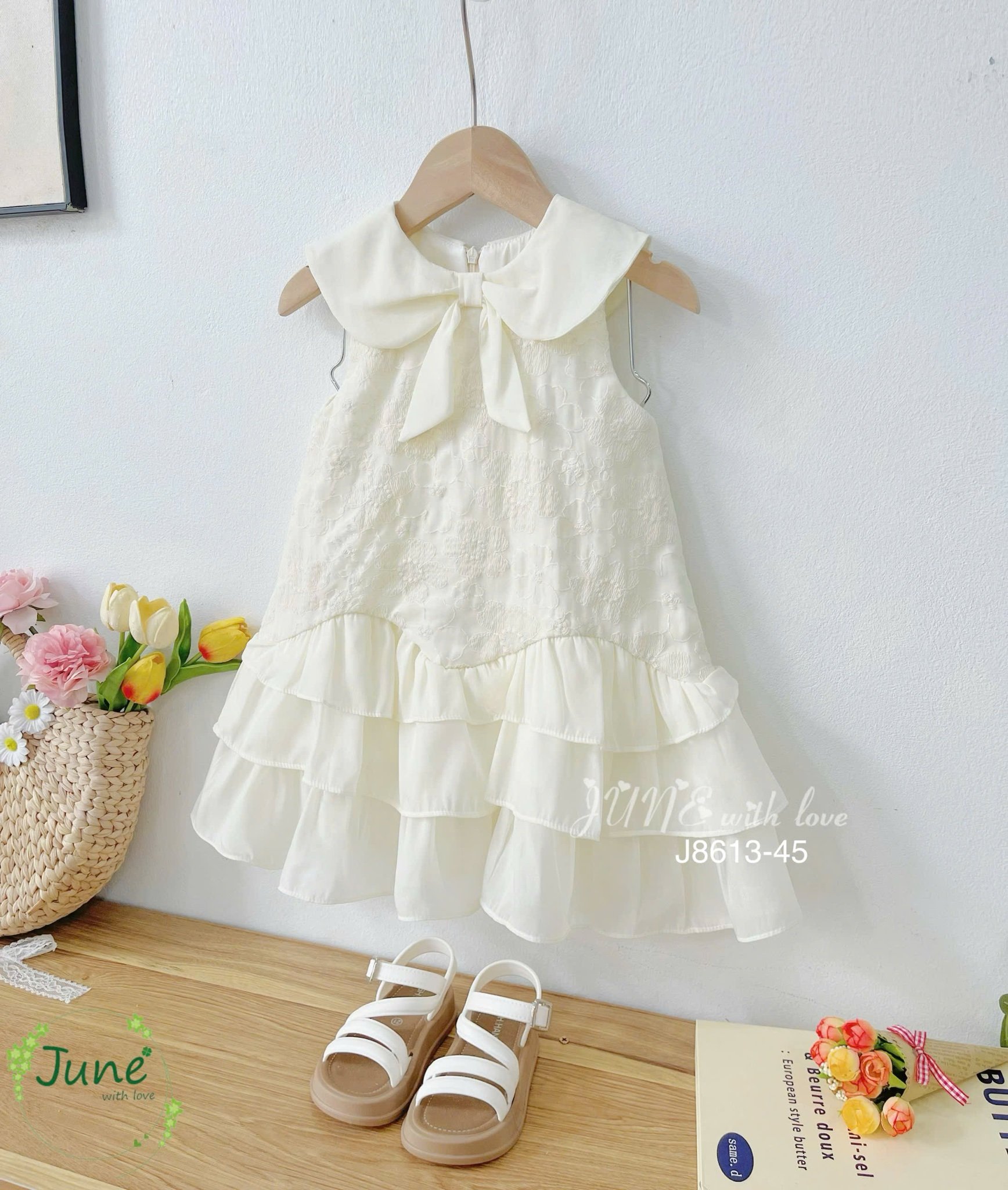 J8613 - Váy sát nách June with Love màu kem hoa nổi cổ nơ size 1 - 10y