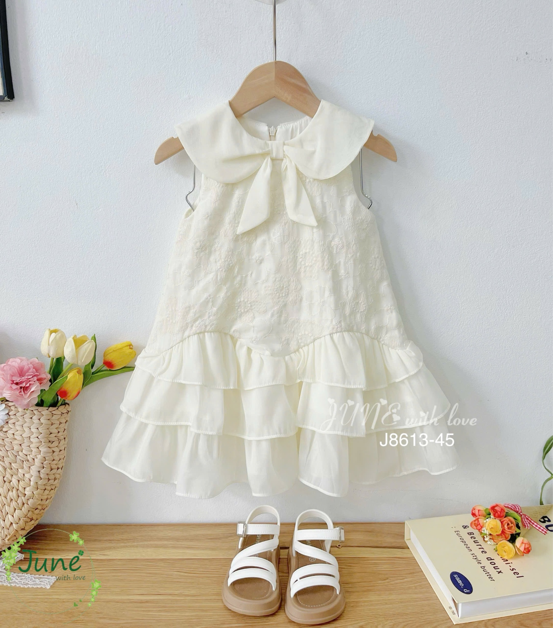 J8613 - Váy sát nách June with Love màu kem hoa nổi cổ nơ size 1 - 10y