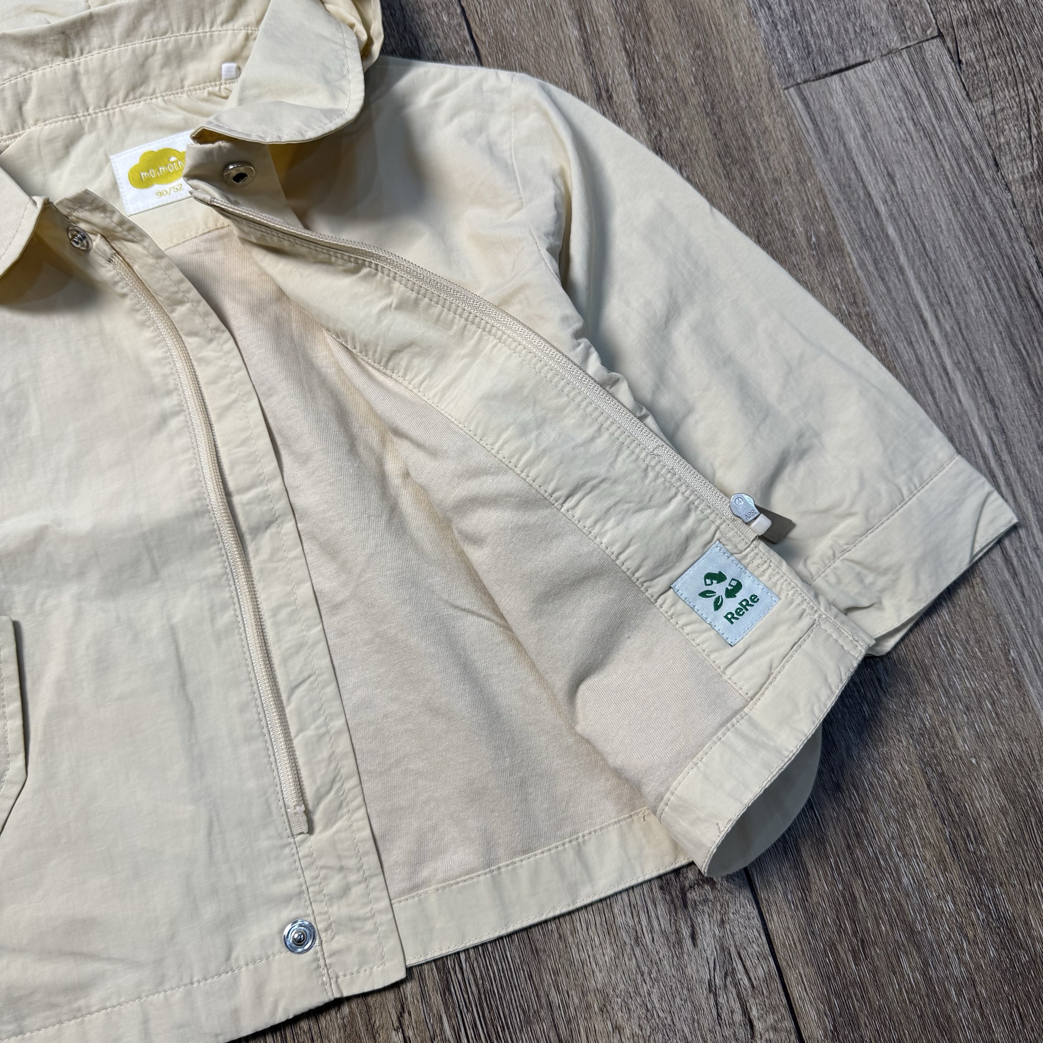 Áo khoác gió Moimoln 2 lớp lót cotton mũ chóp màu be bé gái size 90-120