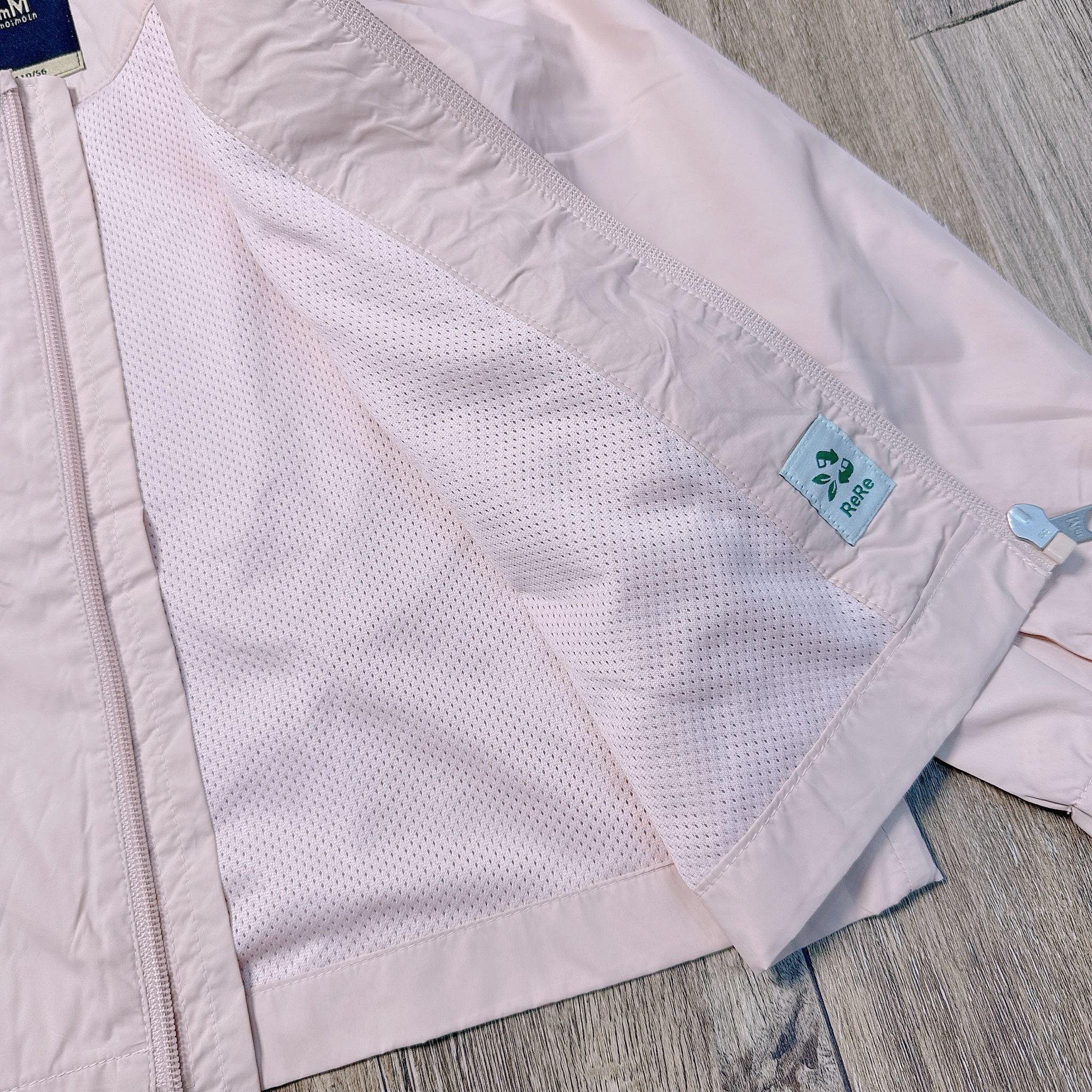 Áo khoác gió Moimoln lót lưới màu hồng cổ sen thêu hoa bé gái size 90-130