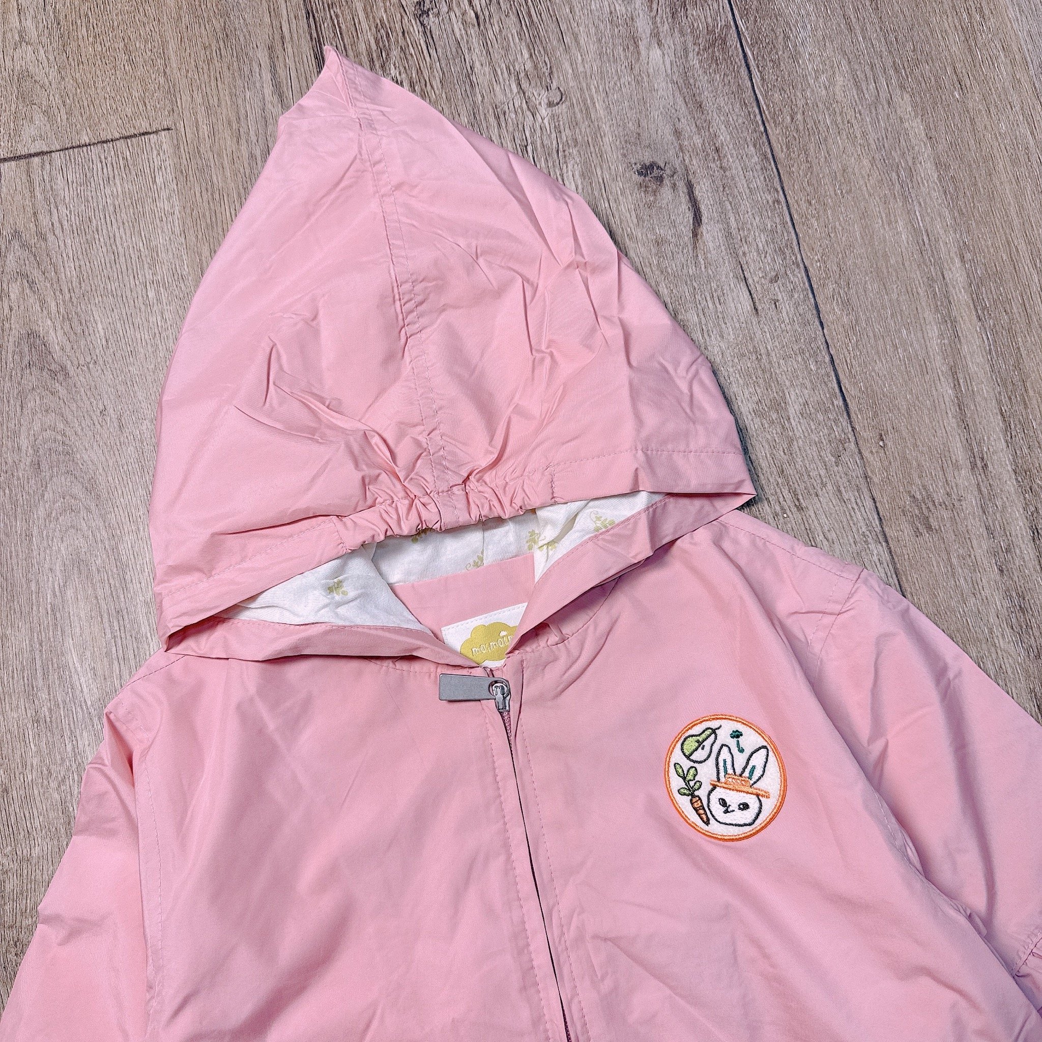 Áo khoác gió 2 lớp Moimoln màu hồng lót cotton mũ chóp bé gái size 90-120