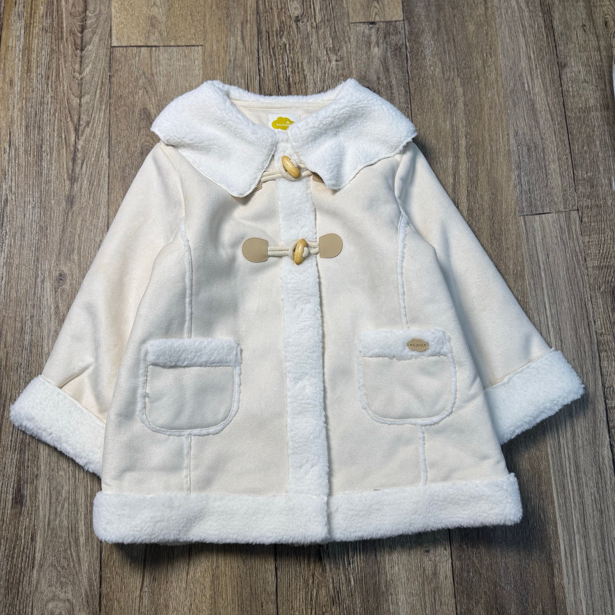 Áo khoác da lộn Moimoln dư xịn màu kem cho bé size 90-120