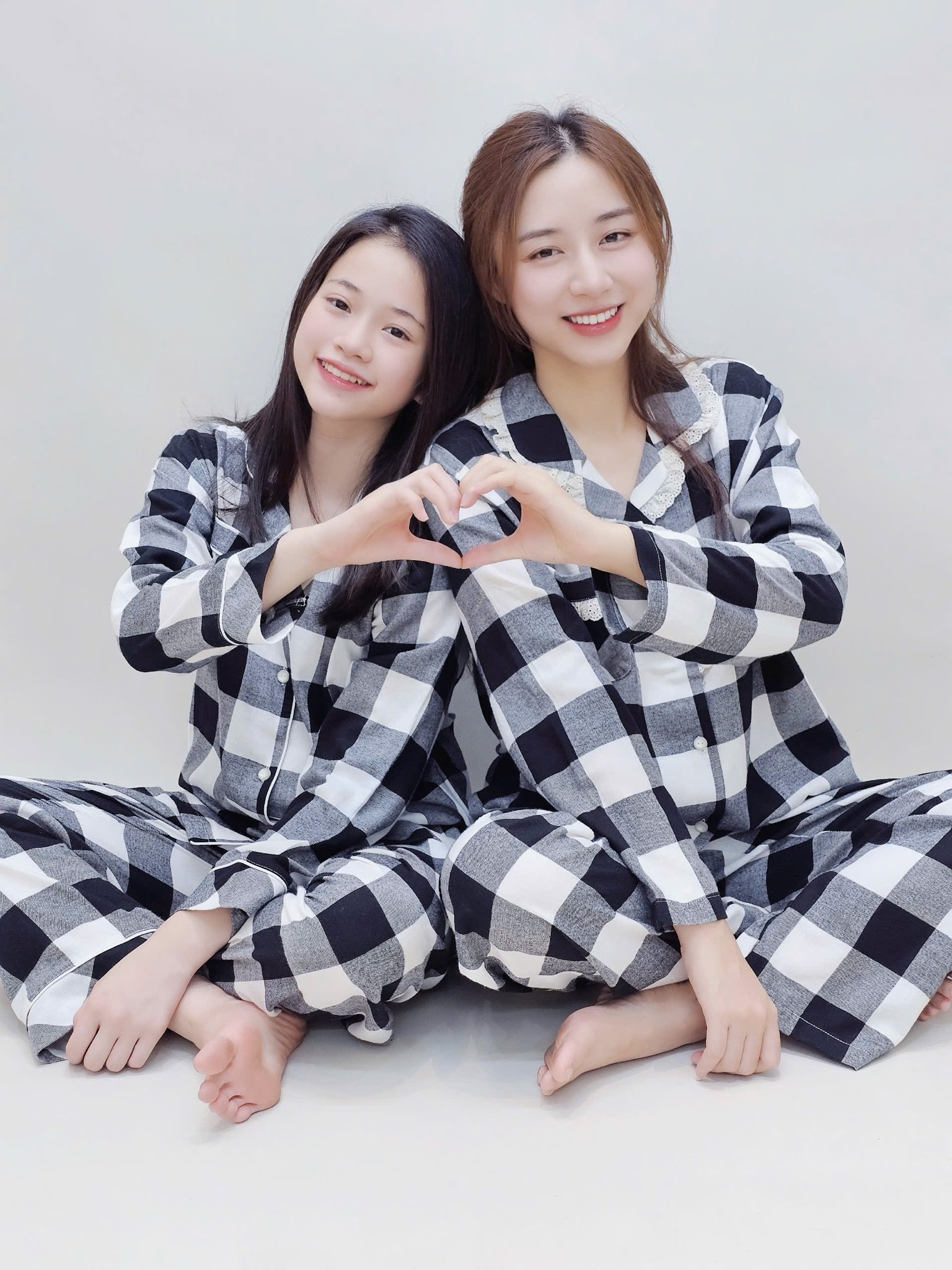 Bộ pyjama thô cà bông BeeMon kẻ caro đen trắng cho Mẹ và Bé
