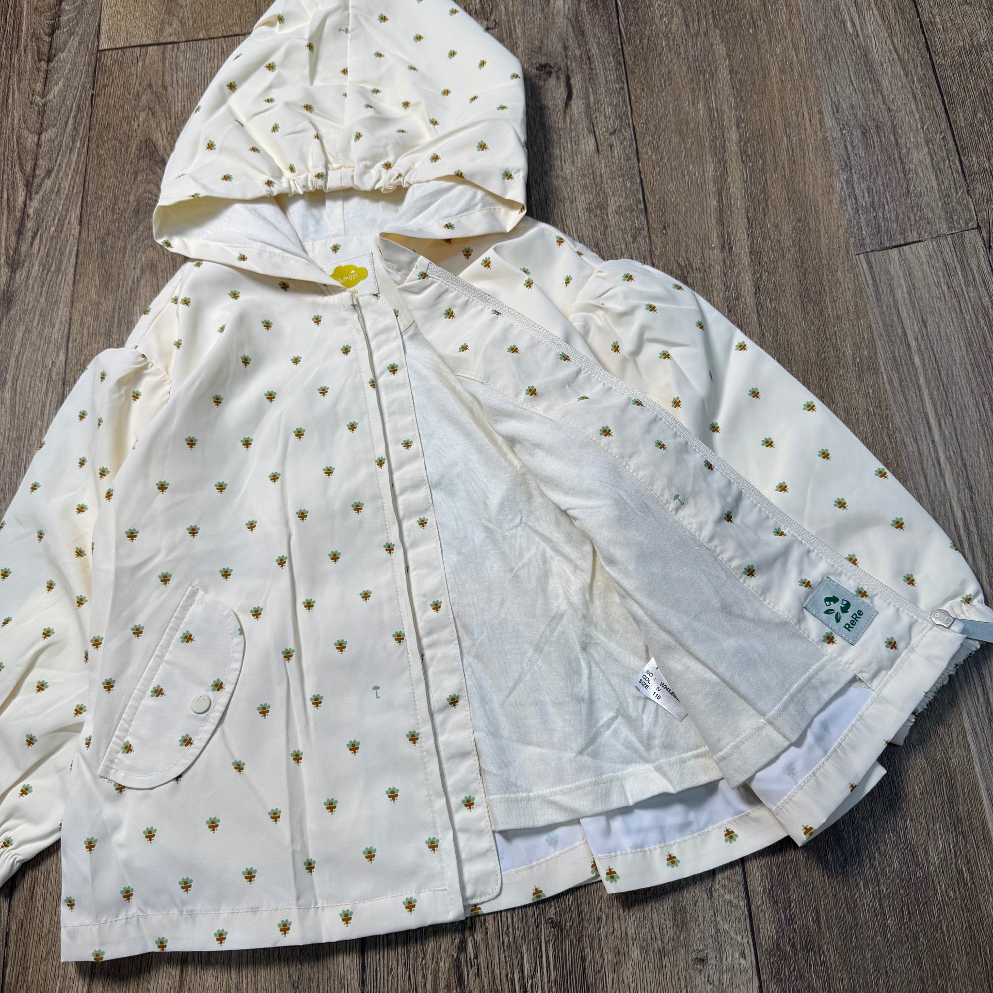 Áo khoác gió 2 lớp Moimoln lót cotton màu kem hoạ tiết hoa bé gái size 90-120