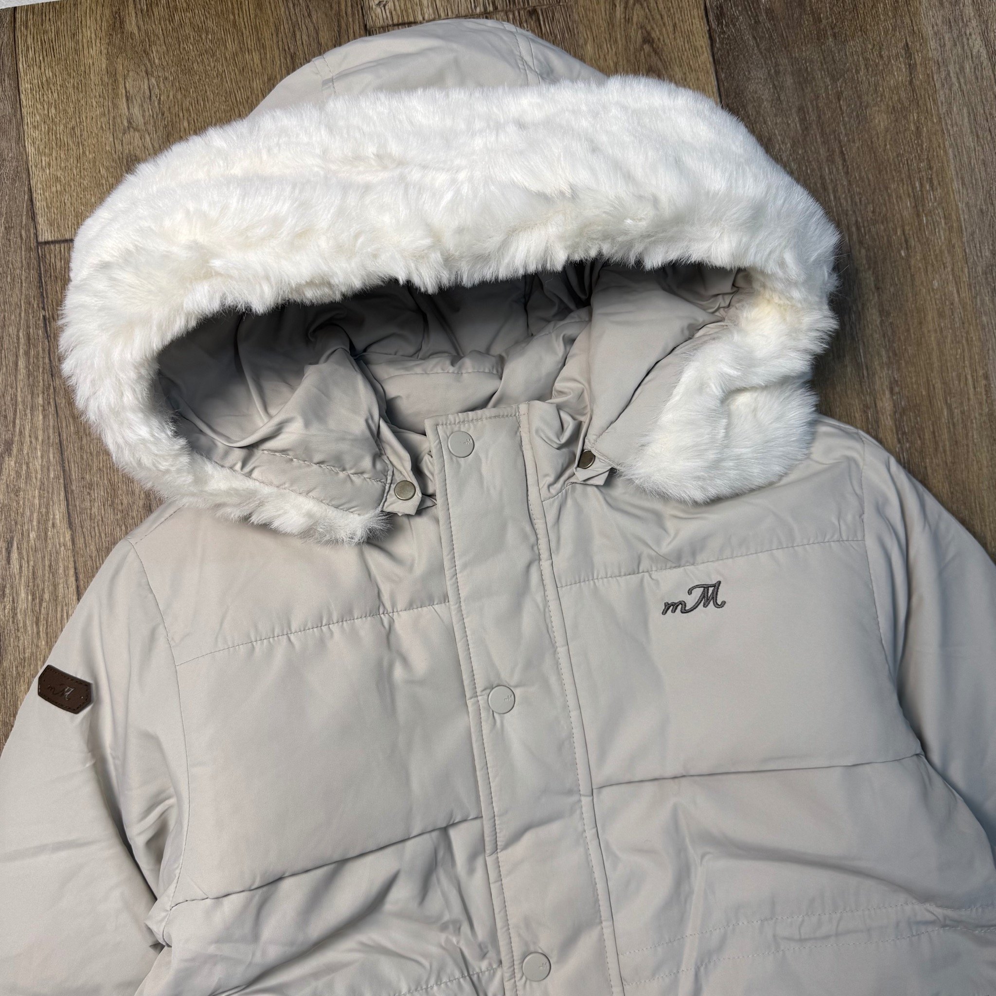 Áo khoác lông vũ Moimoln màu ghi mũ lông dáng dài size 120/130