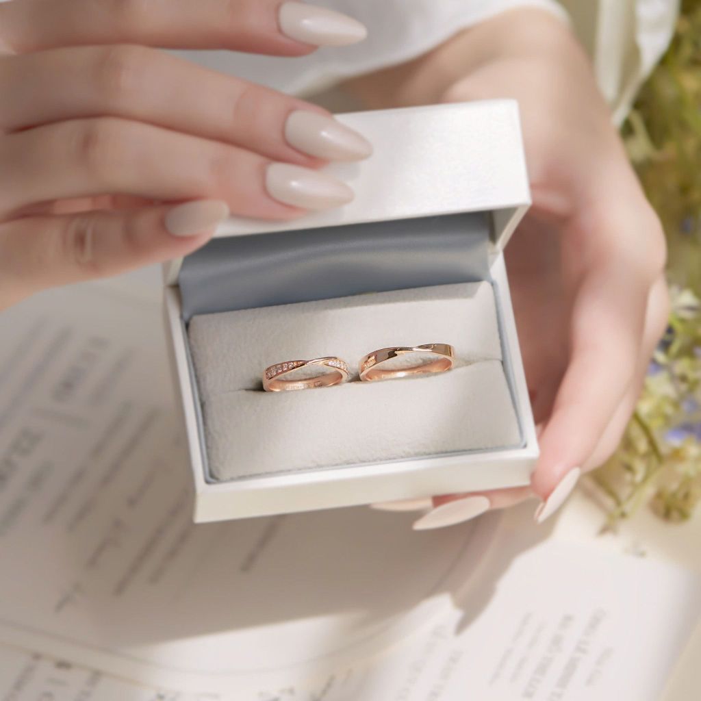 Nhẫn cưới vàng 10k vô cực đính kim cương đẹp Gixjewel - GCR25050018
