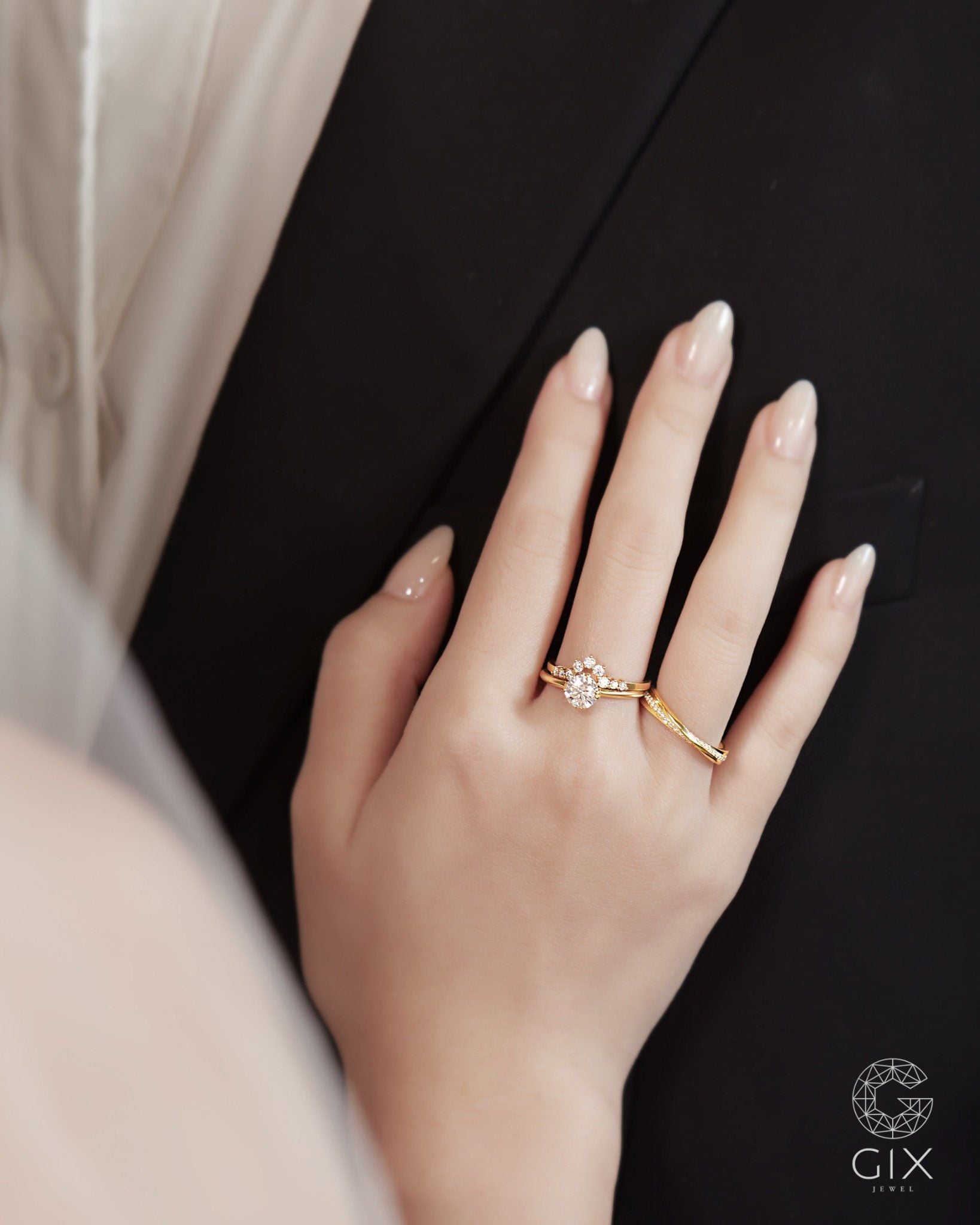  Nhẫn cưới cặp Mobius vô cực vàng trắng 18k đính kim cương hột xoàn đẹp Gix Jewel 