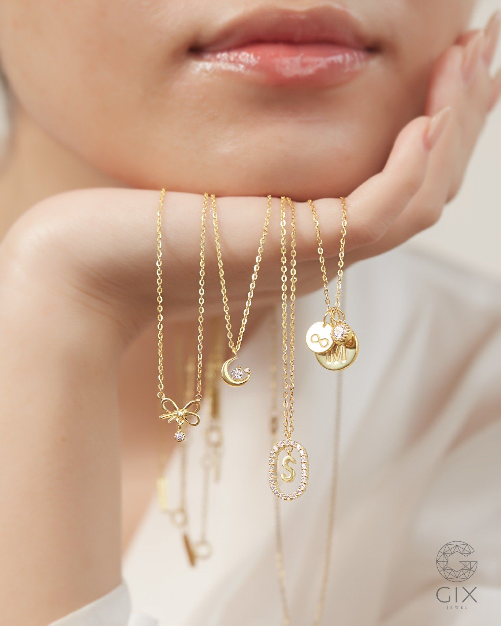  Dây chuyền vàng tây mặt chữ cái đính vòng kim cương tấm | Gixjewel 