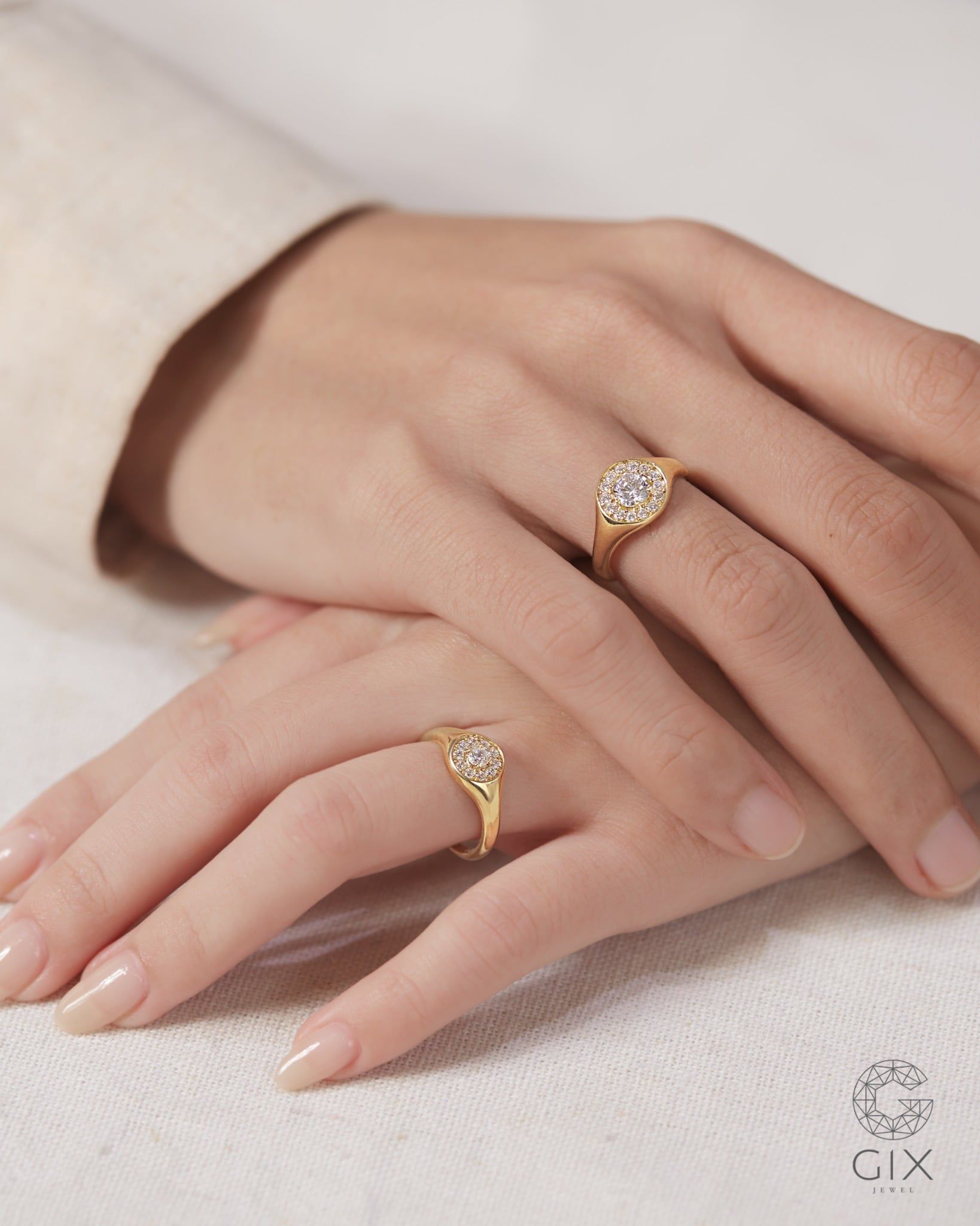  Nhẫn cưới thiết kế riêng signet mặt tròn vàng 18k đẹp nhất đính kim cương sang trọng Gix Jewel 
