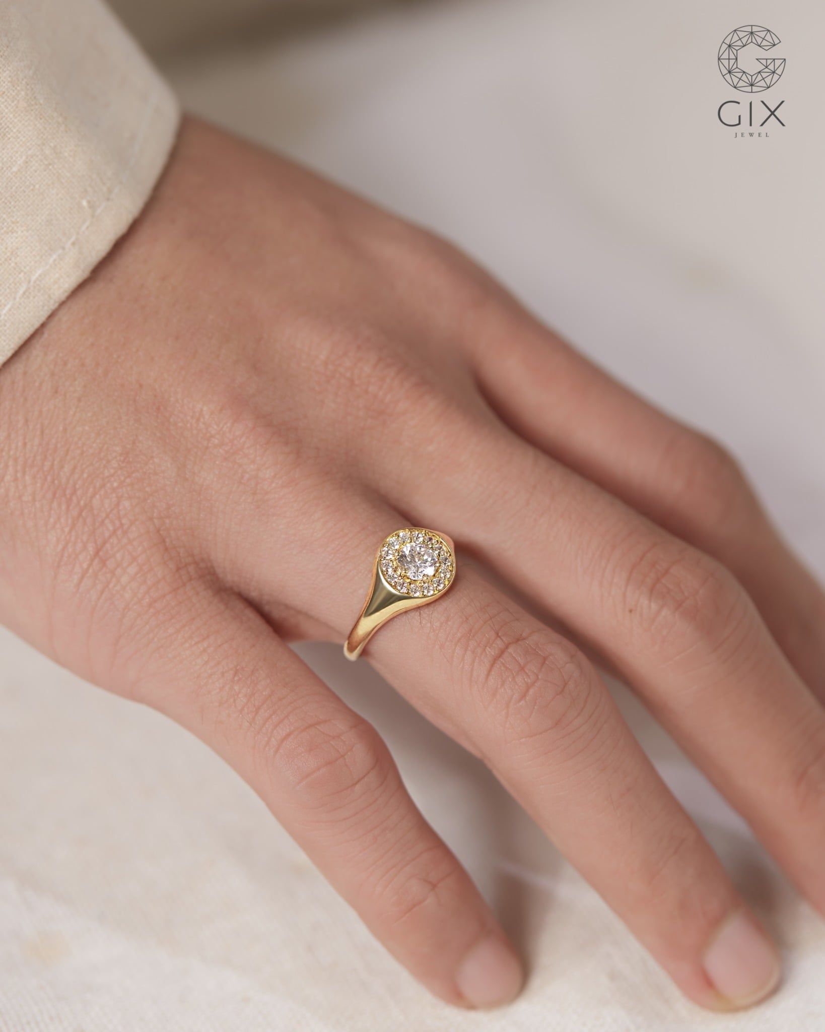  Nhẫn cưới thiết kế riêng signet mặt tròn vàng 18k đẹp nhất đính kim cương sang trọng Gix Jewel 