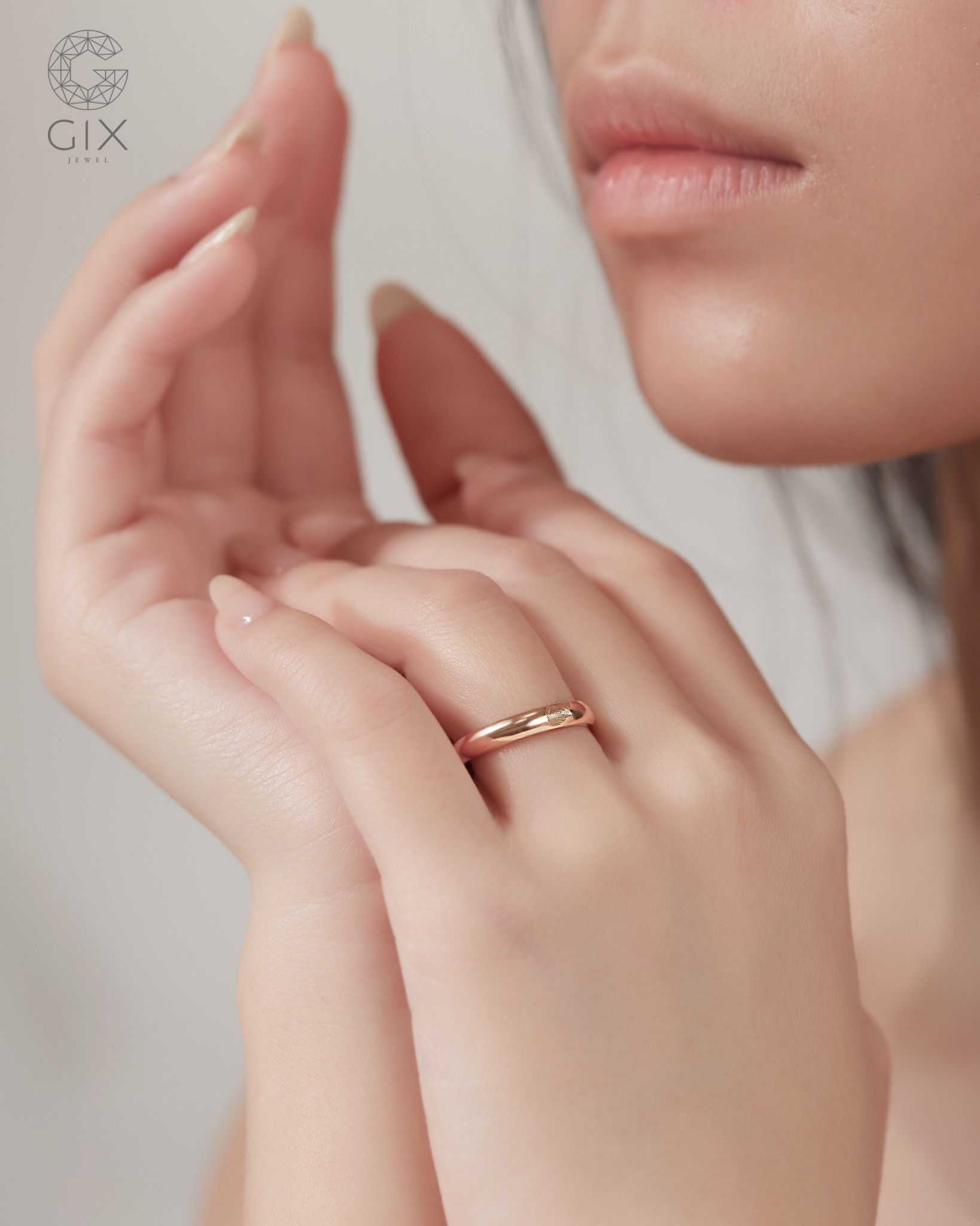  Nhẫn cưới khắc dấu vân tay vàng tây 18k bản mo khắc chữ Gix Jewel 