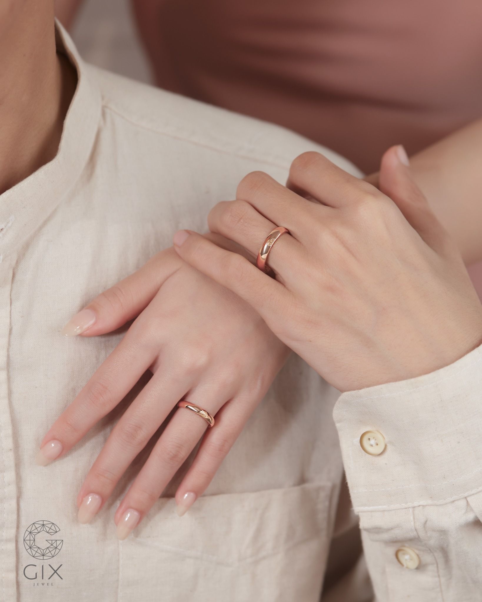  Nhẫn cưới khắc dấu vân tay vàng tây 18k bản mo khắc chữ Gix Jewel 