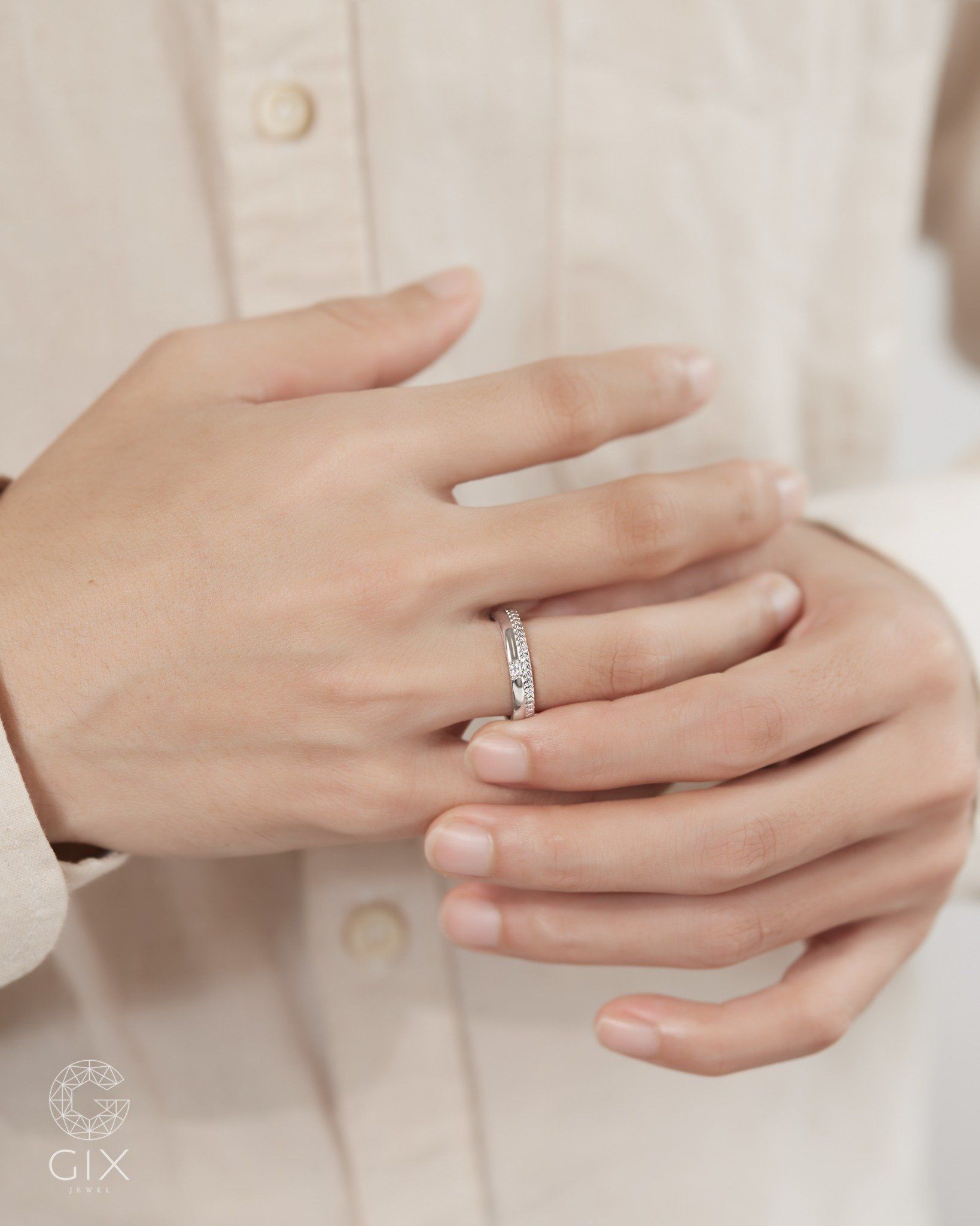  Nhẫn cưới kiểu mới 18k bản to đẹp hình vương miện đính đá Gix Jewel 