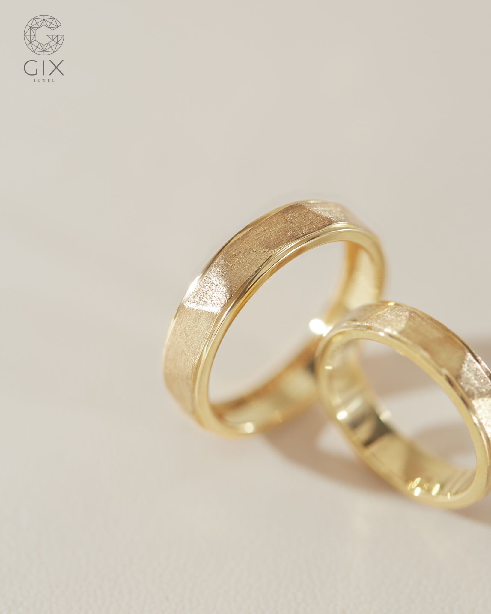  Nhẫn cưới vàng 610 trơn khắc hoa văn đẹp lạ Gix Jewel - GCR25050077 