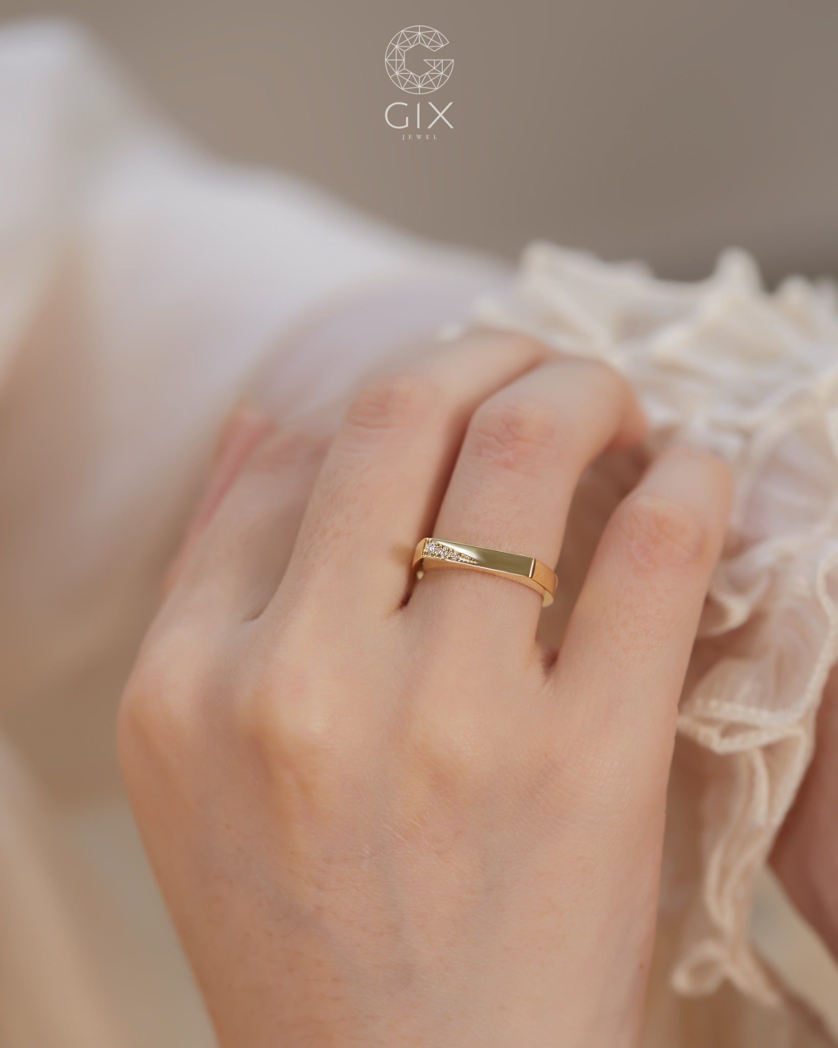  Nhẫn cưới signet thiết kế đính đá khắc tên - GCR25050223 | Gix Jewel 