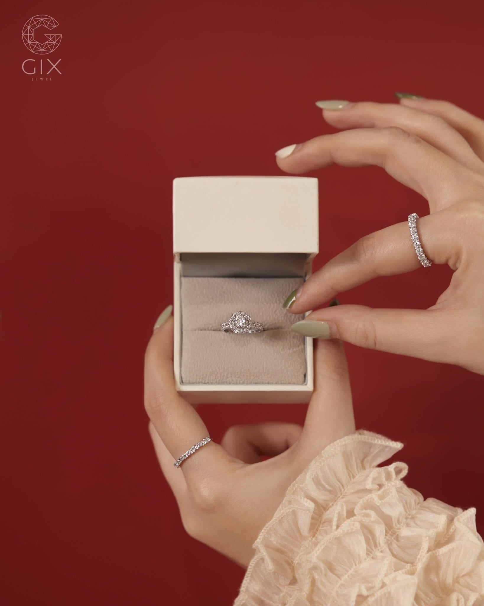  Nhẫn cầu hôn Halo vàng trắng đính kim cương | Gix Jewel 