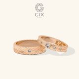  Nhẫn cưới vàng 10k bản vuông khắc hoa văn Gixjewel - GCR25050088 