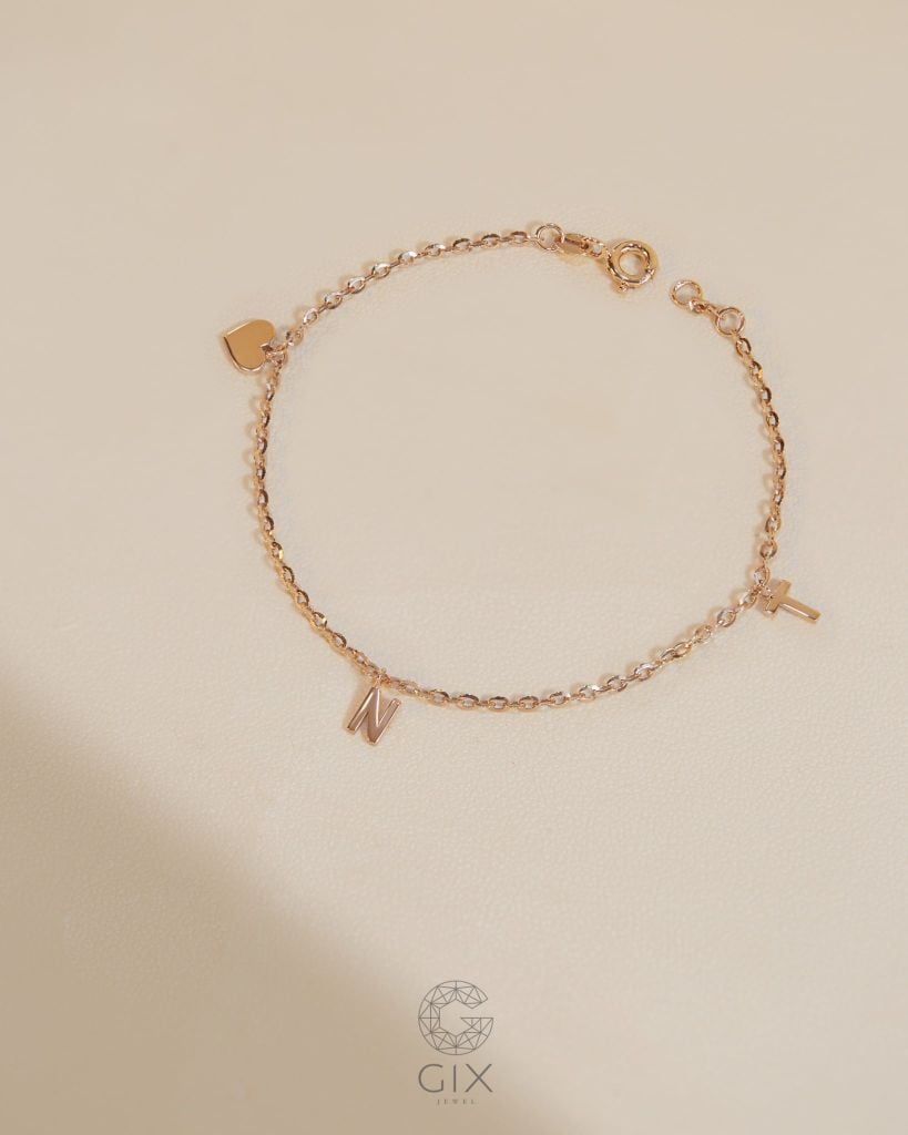  Lắc tay chữ cái theo yêu cầu sợi chữ cong mảnh vàng tây & bạc 925 | Gix Jewel 