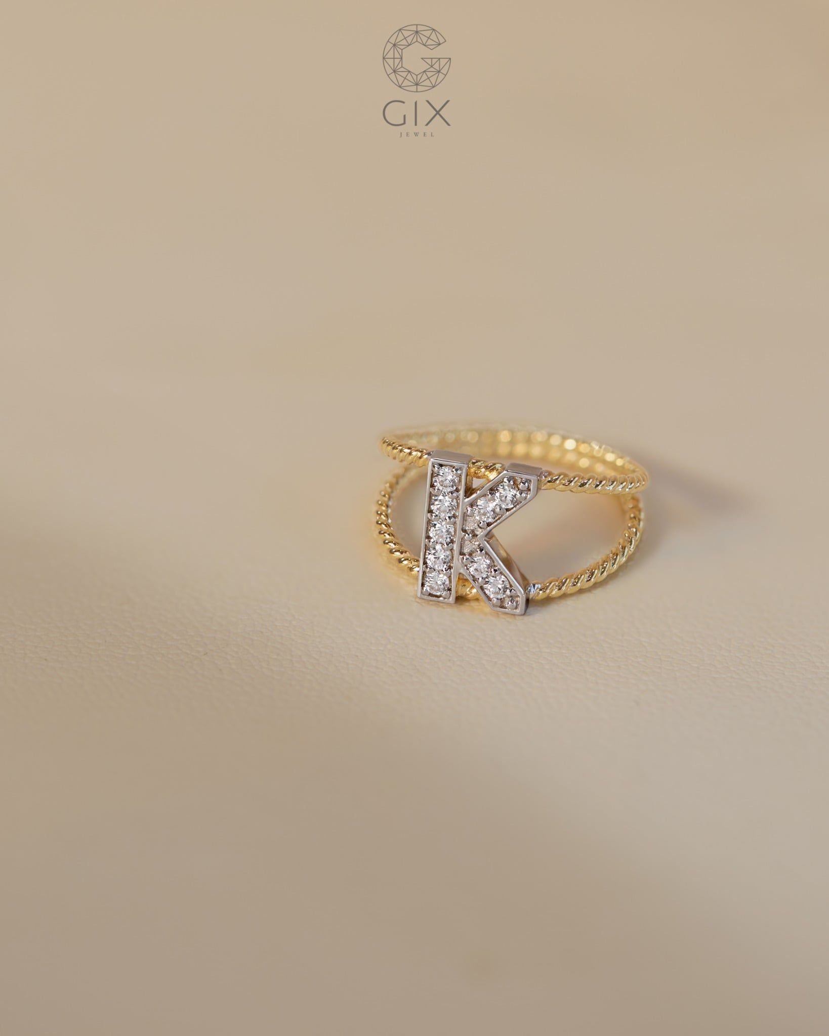  Nhẫn chữ cái theo yêu cầu đai xoắn mảnh đính đá cao cấp | Gix Jewel 