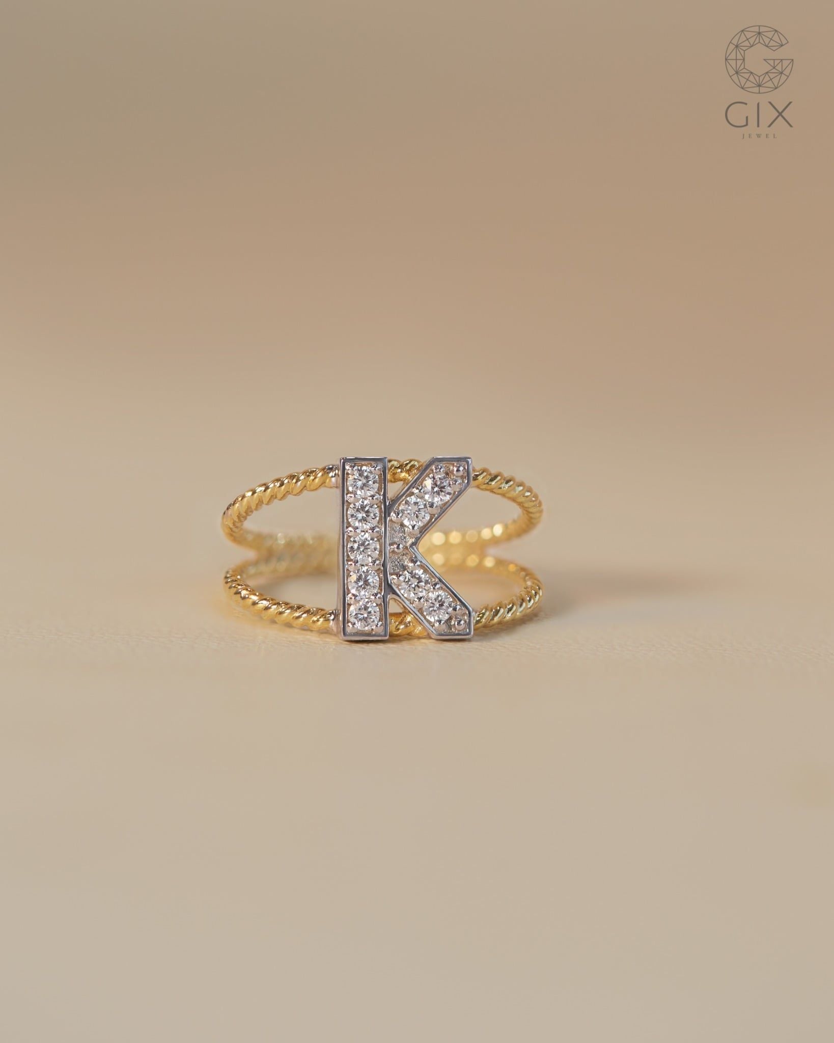  Nhẫn chữ cái theo yêu cầu đai xoắn mảnh đính đá cao cấp | Gix Jewel 