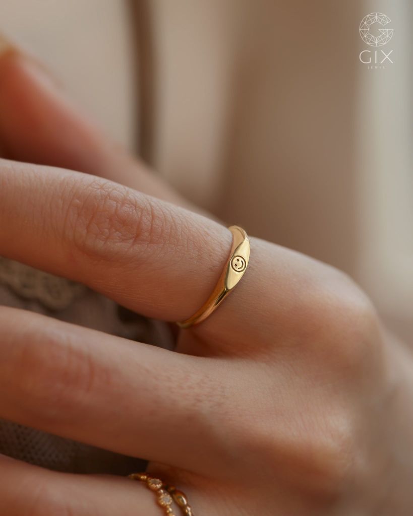  Nhẫn signet nữ dáng oval mini khắc chữ theo yêu cầu | Gix Jewel 