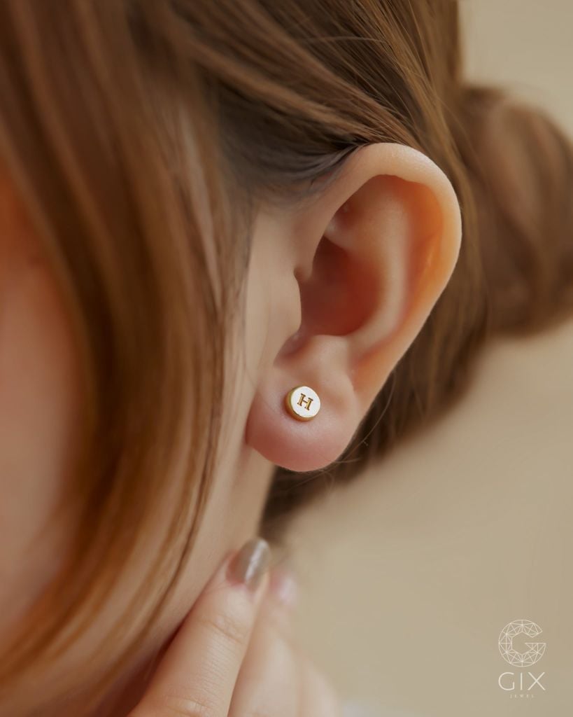  Bông tai khắc chữ theo tên cho nam nữ bạc 925 & vàng 10k, 14k, 18k | Gix Jewel 