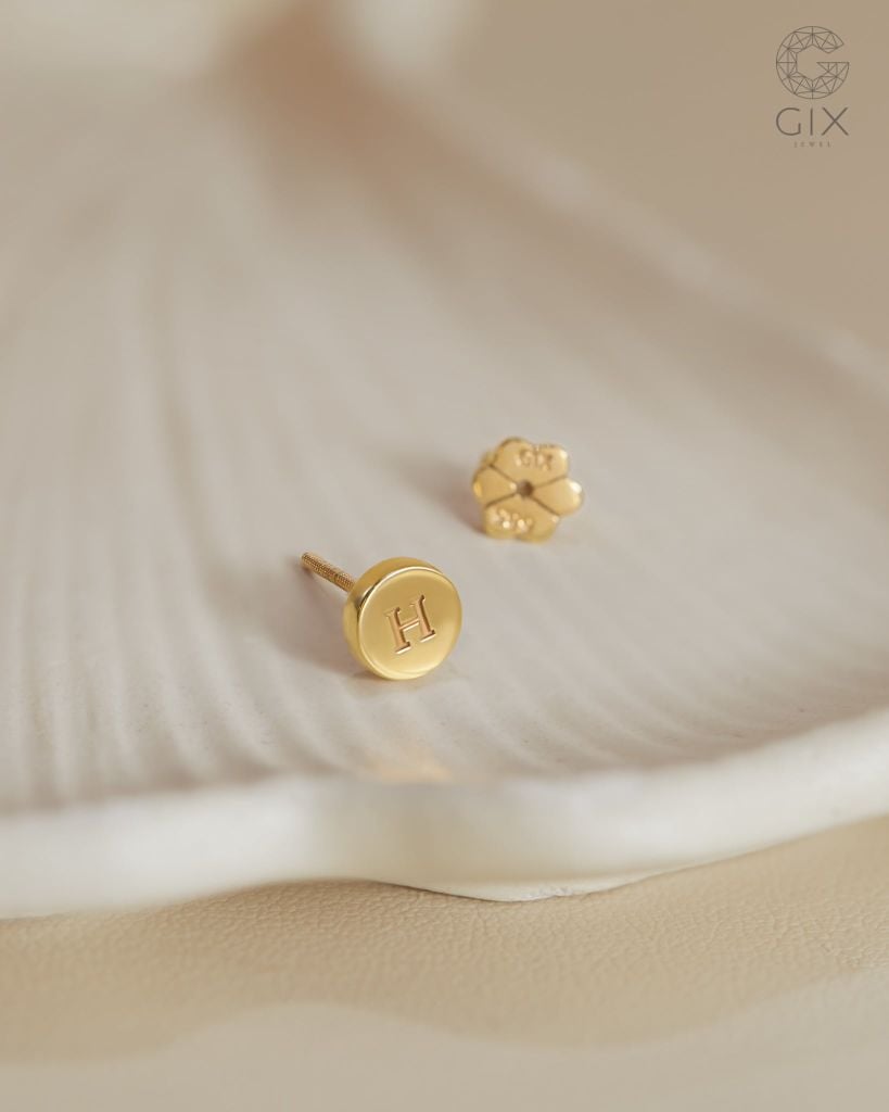 Bông tai khắc chữ theo tên cho nam nữ bạc 925 & vàng 10k, 14k, 18k | Gix Jewel 