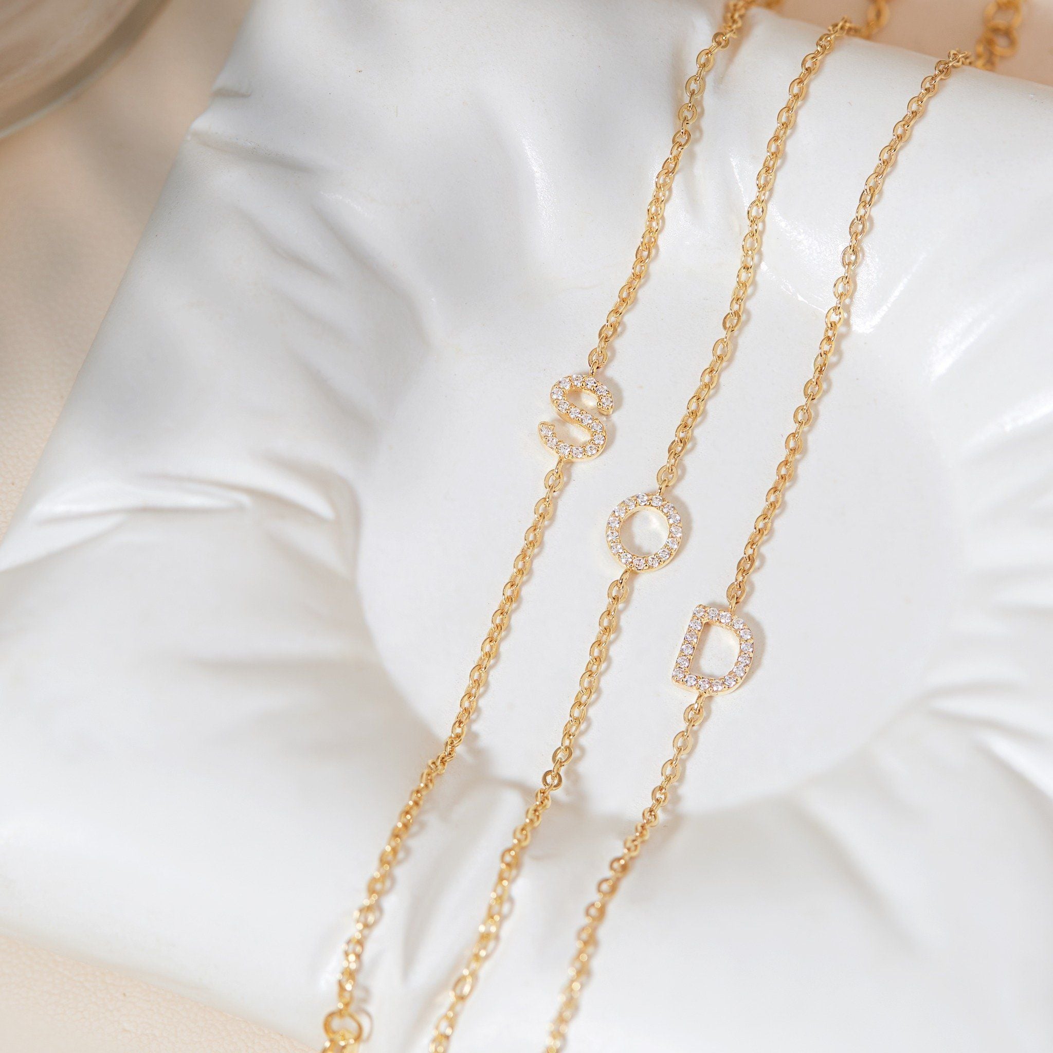  Lắc tay bạc sợi mảnh gắn chữ cái đính đá theo tên riêng | Gix Jewelry 