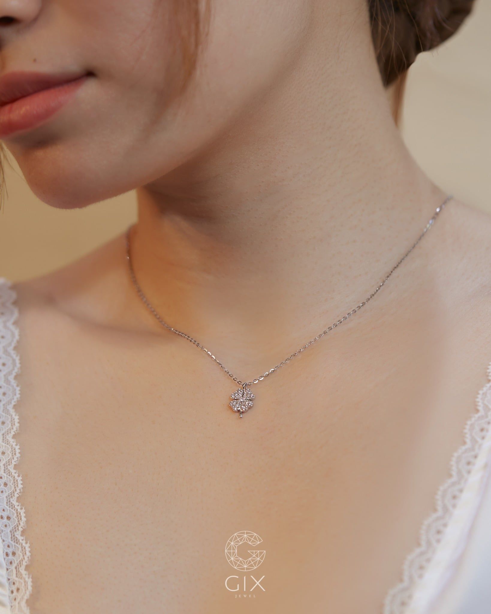  Dây chuyền vàng nữ sợi chữ cong mảnh hình cỏ 4 lá may mắn | Gix Jewel 