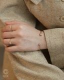 [CÓ SẴN] Vòng cuff hở bạc mạ vàng gắn 2 charm chữ cái 