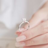  Nhẫn cầu hôn vàng 18k Luxe Dot | Gix Jewel 