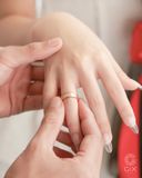  Nhẫn cưới Universe vàng 18k đẹp đính đá cao cấp Gix Jewel 