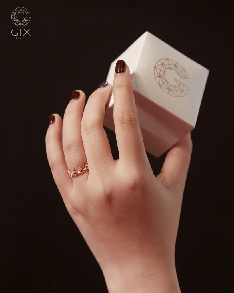  Nhẫn vàng nữ hình vương miện đính kim cương tấm | Gix Jewel 