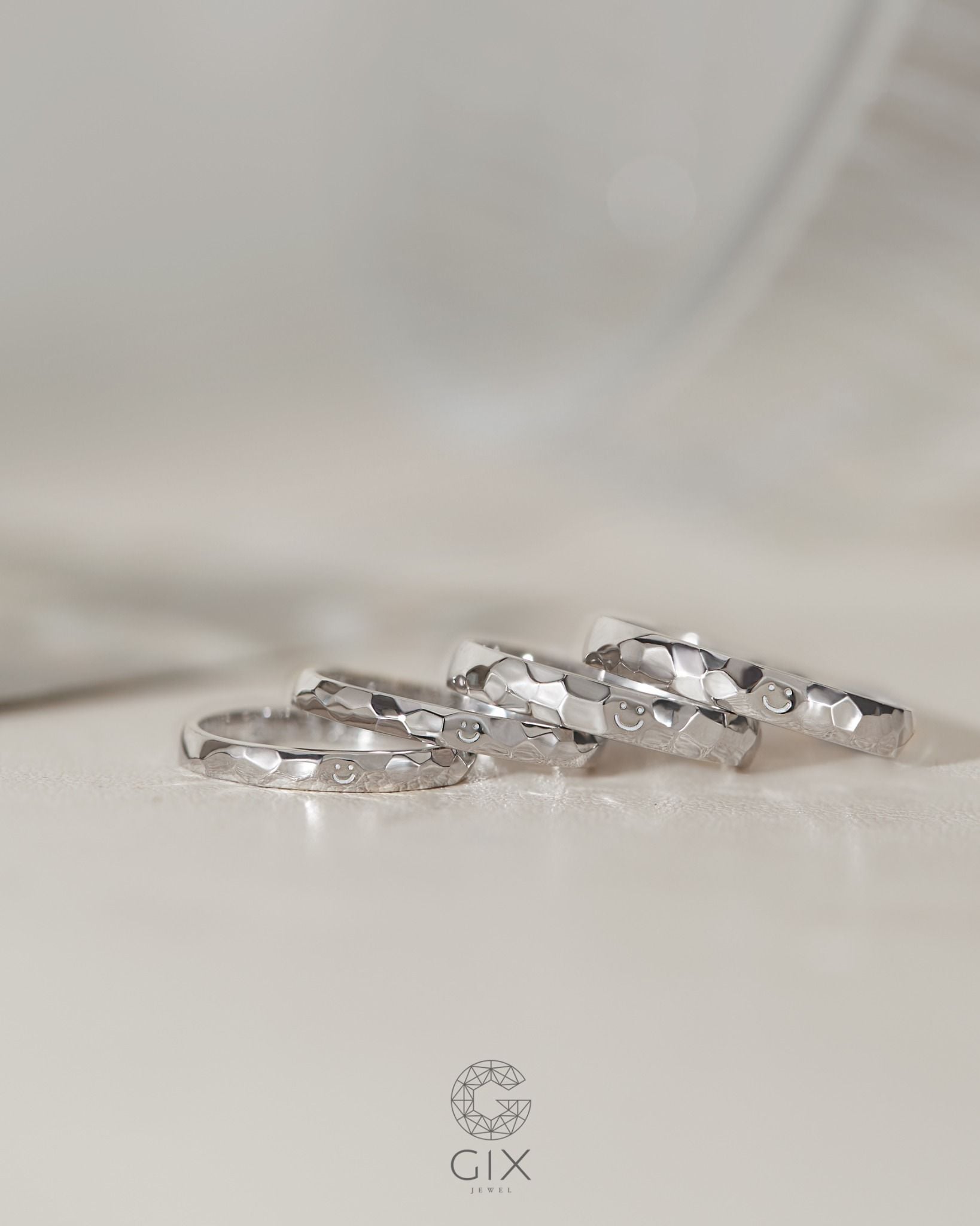  Nhẫn cưới đẹp vàng 18k tròn trơn đơn giản sang trọng khắc chữ Gix Jewel 