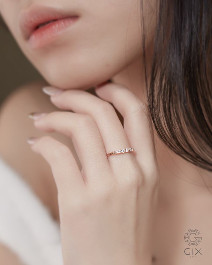  Nhẫn kim cương nữ đẹp đai khứa độc lạ - Half Eternity Gleam | Gix Jewel 
