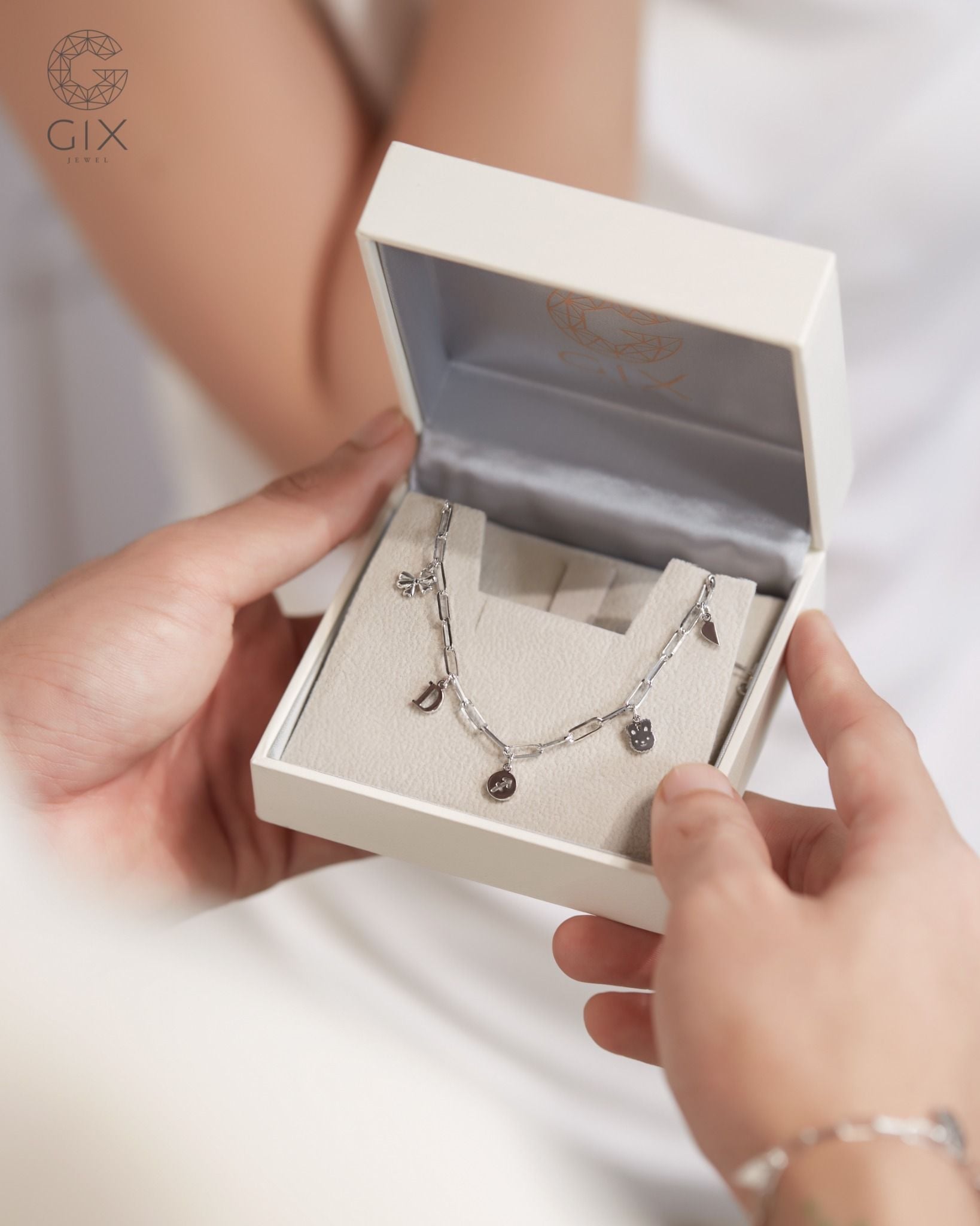  Vòng tay đôi lắc xích nam nữ gắn charm theo yêu cầu | Gix Jewel 