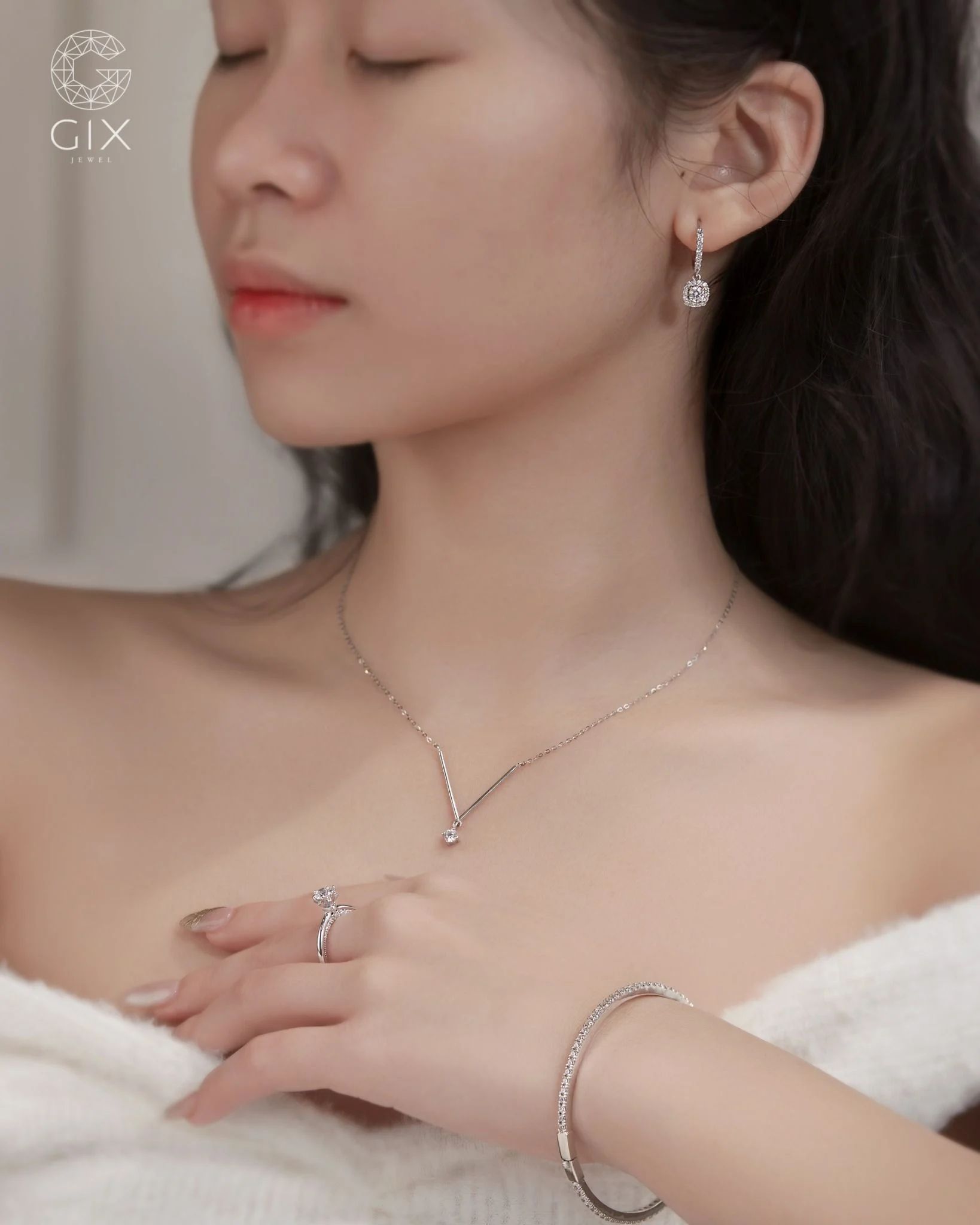  [CÓ SẴN] Dây chuyền vàng trắng 18k chữ V đính đá | Gix Jewel 
