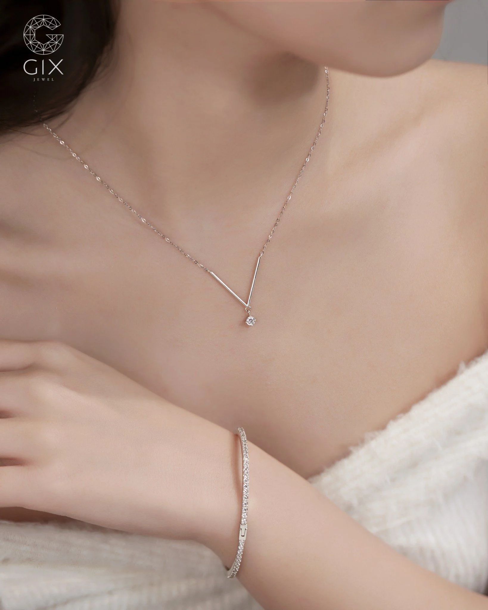  [CÓ SẴN] Dây chuyền vàng trắng 18k chữ V đính đá | Gix Jewel 