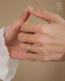  Nhẫn cưới vàng tây 18k đẹp tinh xảo tròn trơn khắc vũ trụ sao trăng Gix Jewel 
