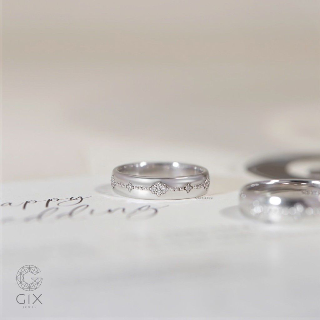 Nhẫn cưới vàng 10k hoa văn đẹp đính kim cương Gix - GCR25050112