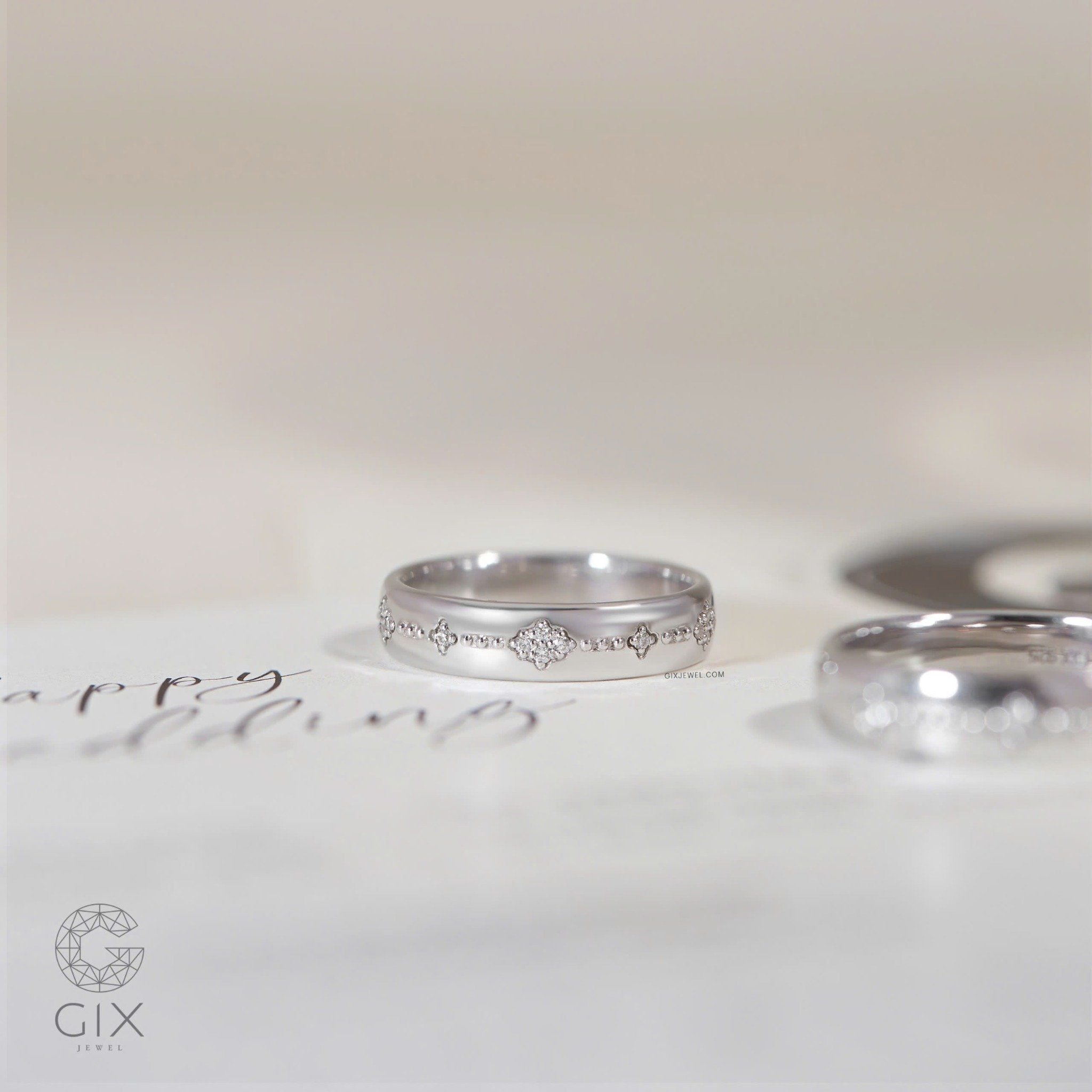  Nhẫn cưới vàng 10k hoa văn đẹp đính kim cương Gix - GCR25050112 