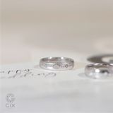  Nhẫn cưới vàng 18k hoa văn đẹp đính kim cương Gix - GCR25050112 