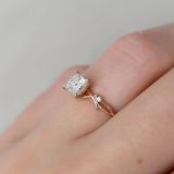  [CÓ SẴN] Nhẫn cầu hôn Neon Kiss vàng 18k đính moissanite - ni 9 