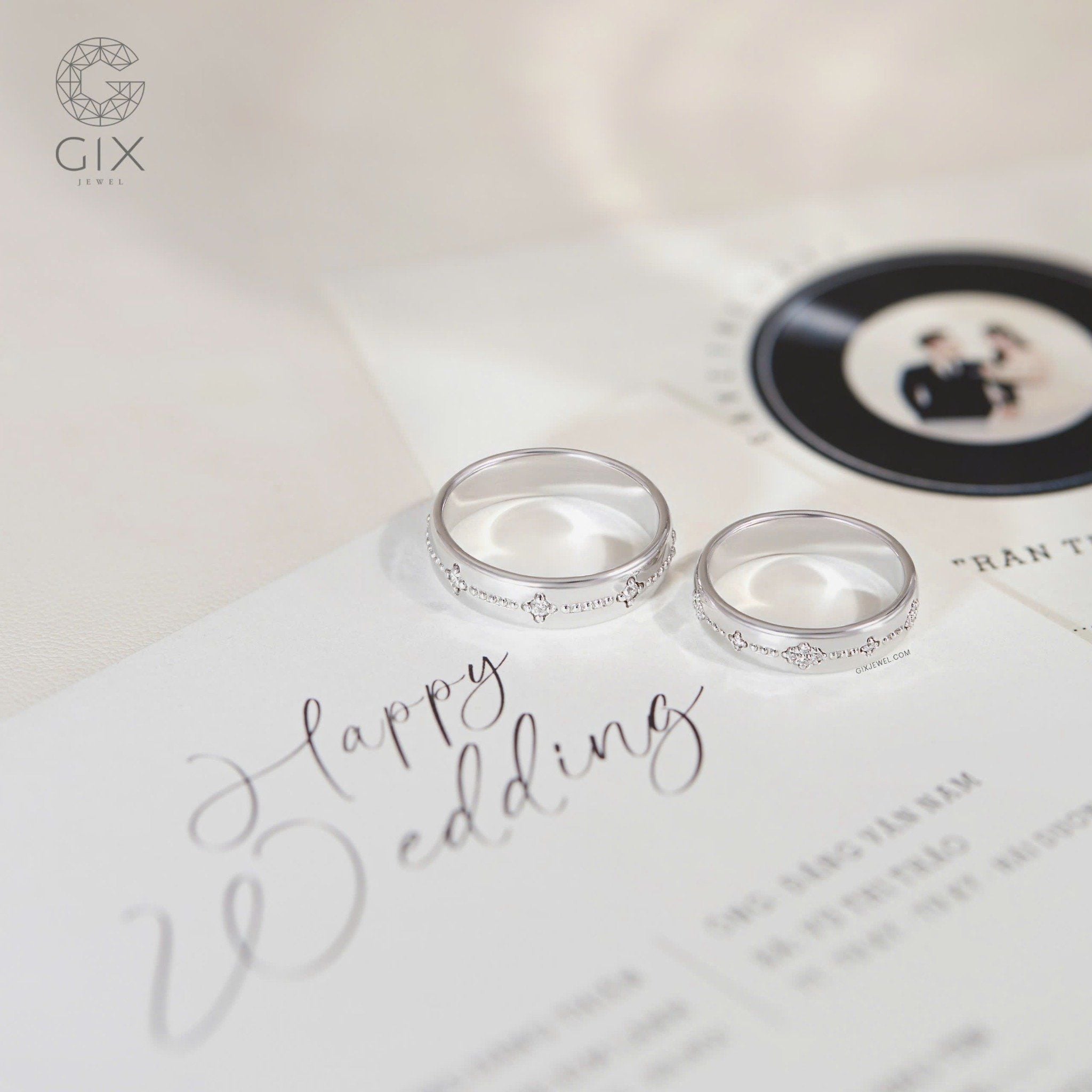  Nhẫn cưới vàng 610 hoa văn đẹp đính kim cương Gix - GCR25050112 