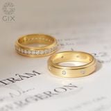  Nhẫn cưới xoay vàng tây 18k đính kim cương khắc tên Gix Jewel - GCR25050099 