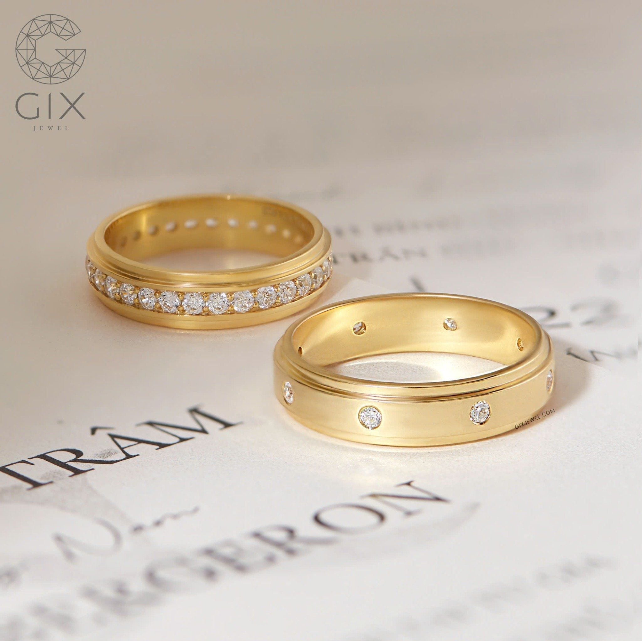  Nhẫn cưới xoay vàng tây 18k đính kim cương khắc tên Gix Jewel - GCR25050099 