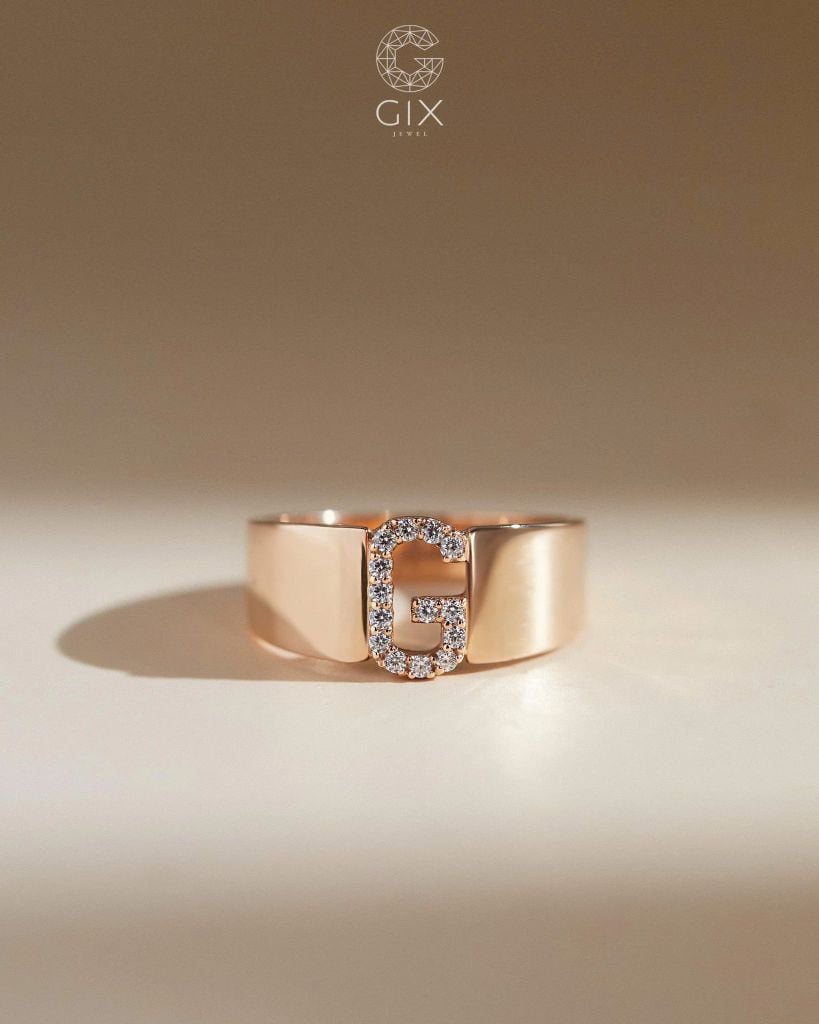 Nhẫn chữ cái bản vuông cá tính - GNN25050204 | Gix Jewel