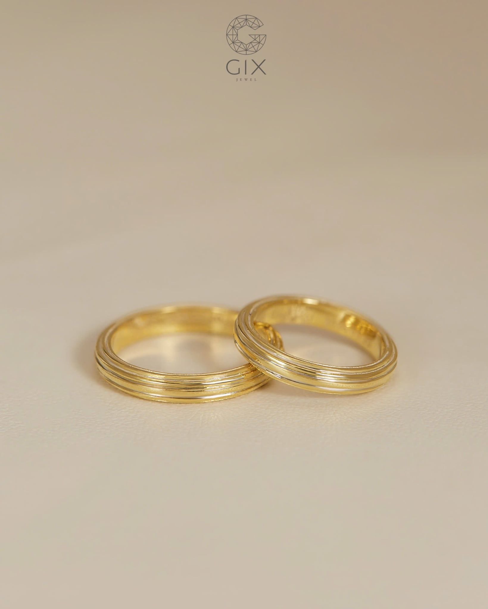  Nhẫn cưới trơn vàng trắng 18k thiết kế đẹp khắc chữ Gix Jewelry 
