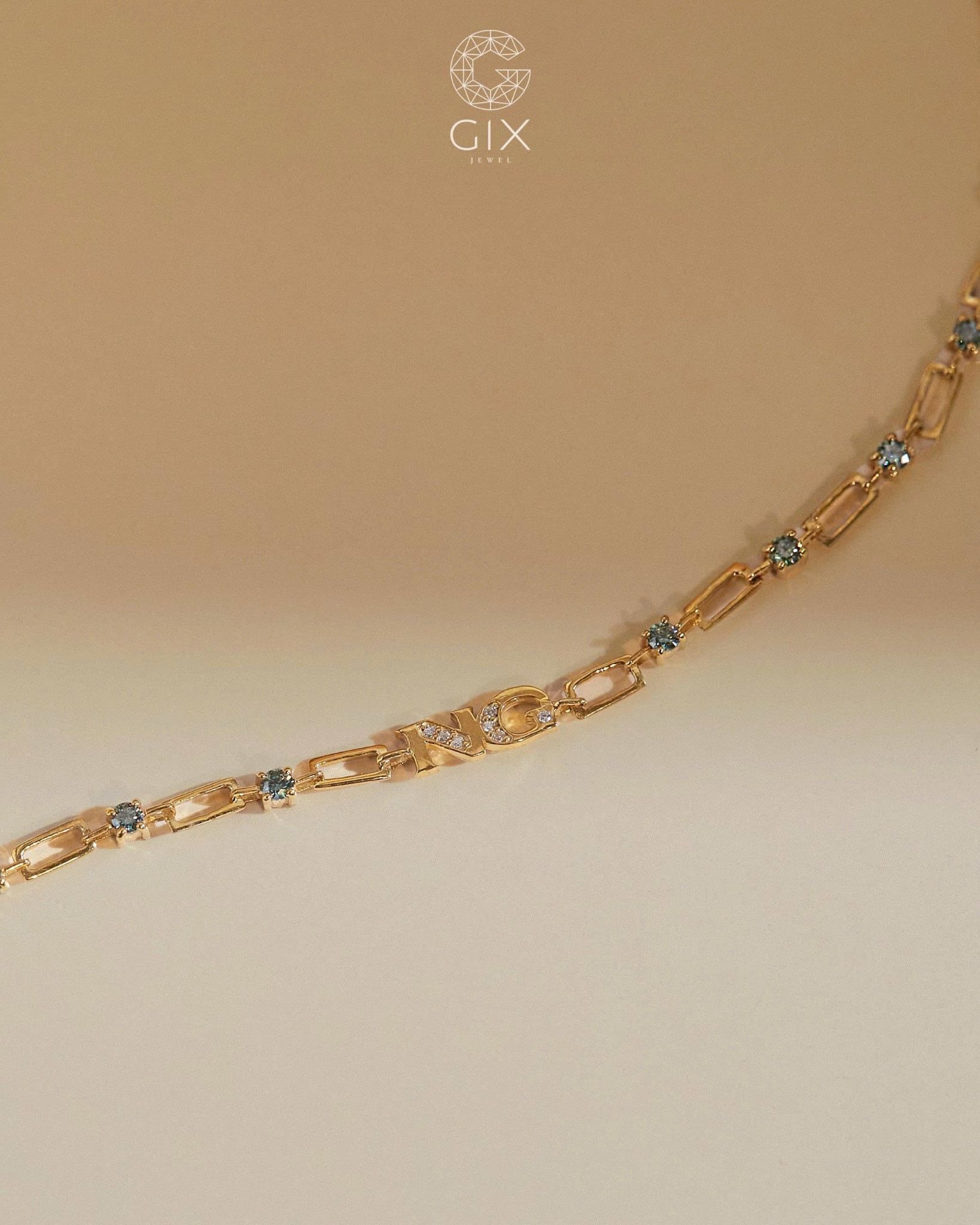  Lắc tay xích vàng kèm chữ cái mix đá tấm | Gix Jewel 